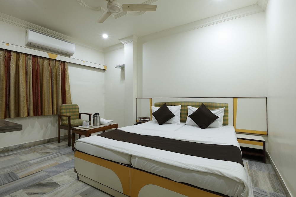 STANDARD, SINGLE BED, CITY VIEW