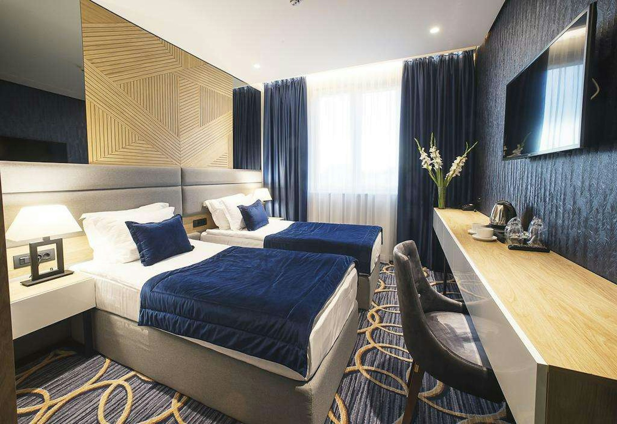 SKY HOTEL 16/49