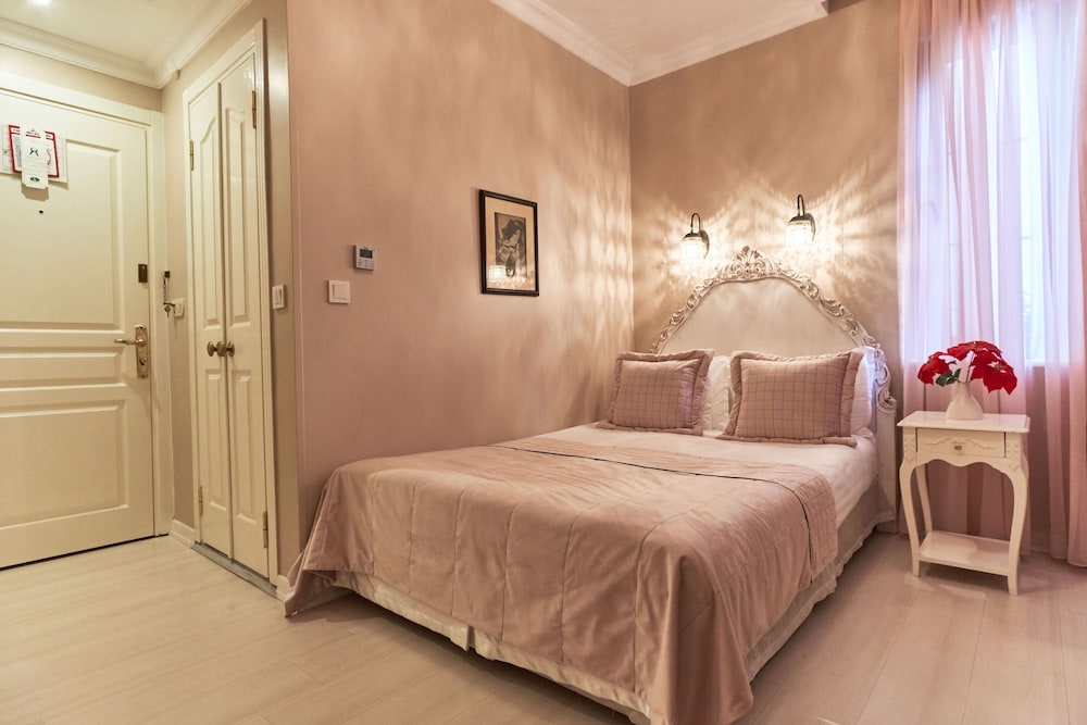 DELUXE, SINGLE, DOUBLE BED