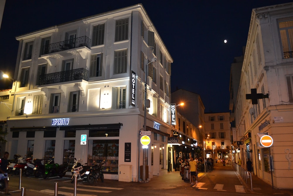 Hotel Des Congres Et Festivals 8/59