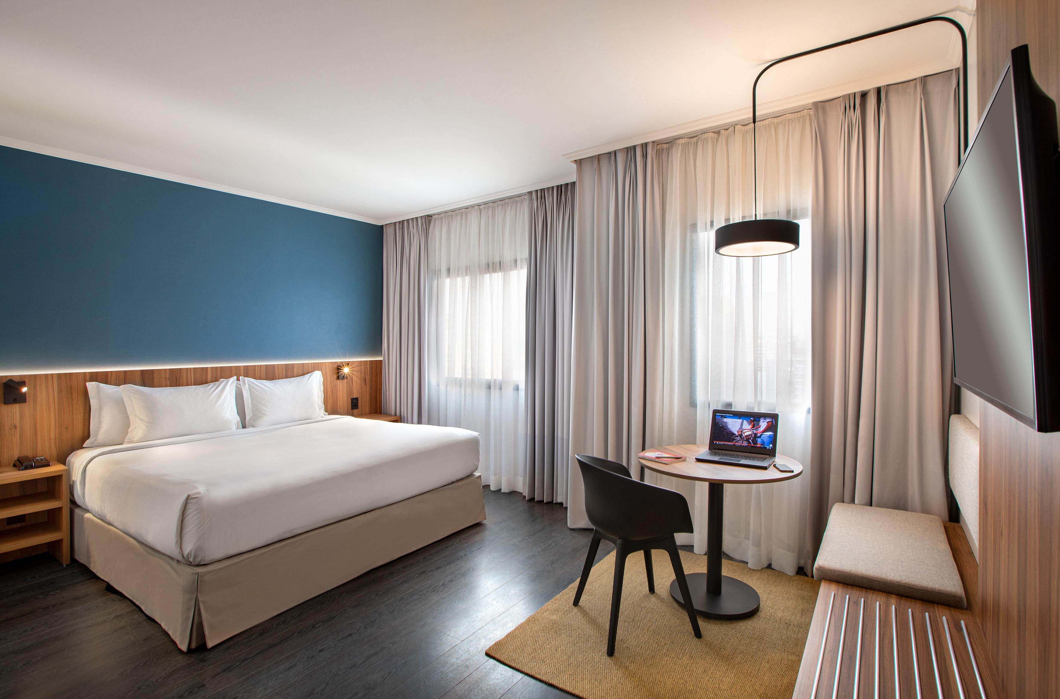 Superior, Double Bed, Street View