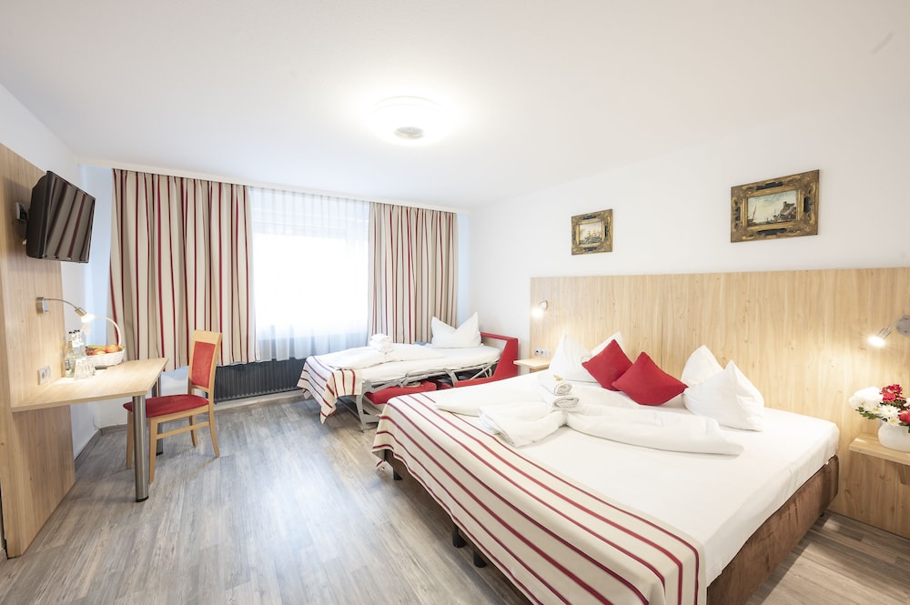 ROOM, TRIPLE