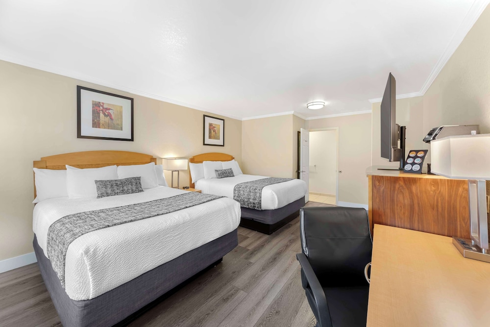 Standard, 2 Queen Beds, Best Western Plus Ontario Airport & Convention Center 4/10