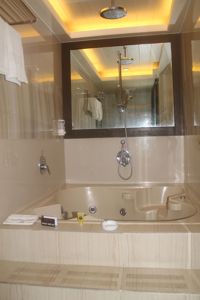 Hotel Ava Gil Puyat 53/56