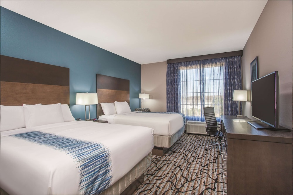 La Quinta Inn and Suites by Wyndham Cullman 14/46