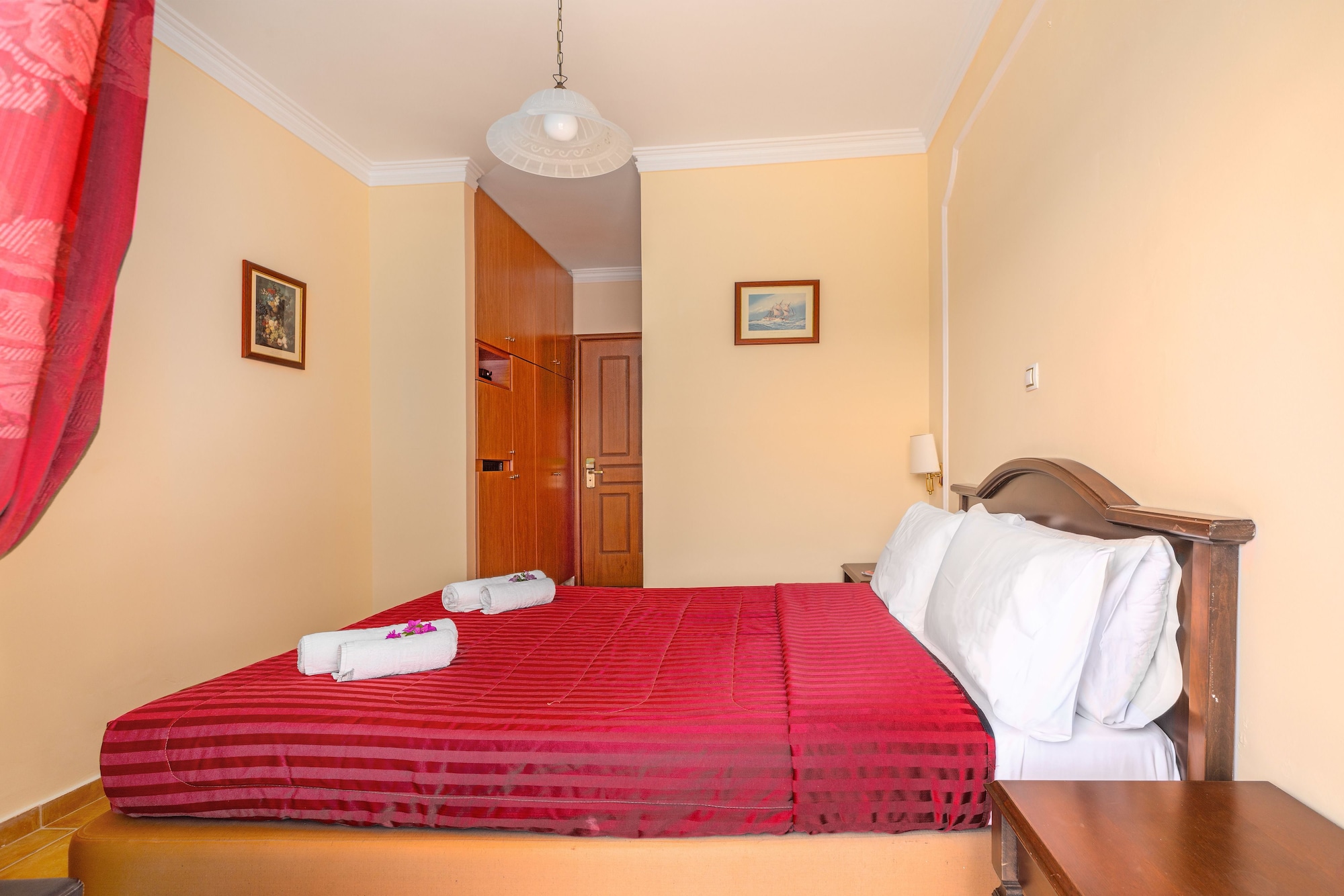 2 BEDROOMS, FAMILY