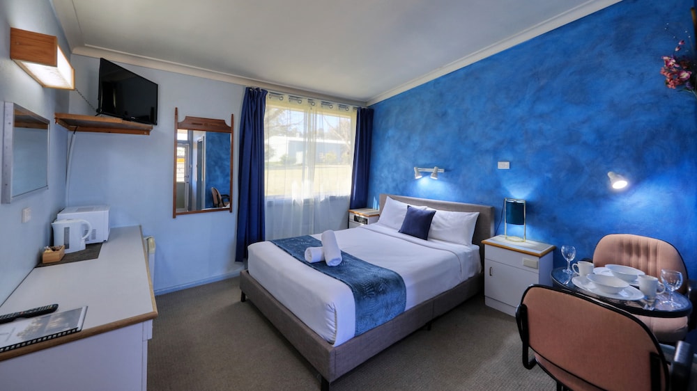 Bushmans Retreat Motor Inn 11/41