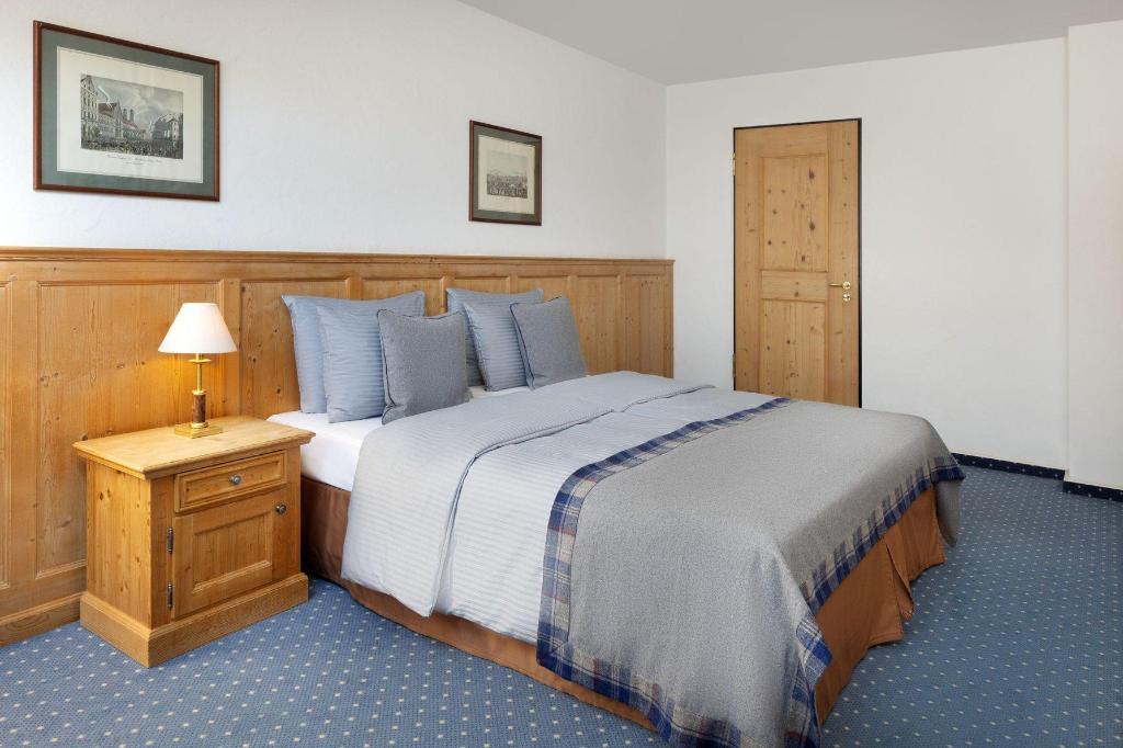 2 Bedrooms, Superior, Suite, Mountain View, Sofa, Balcony