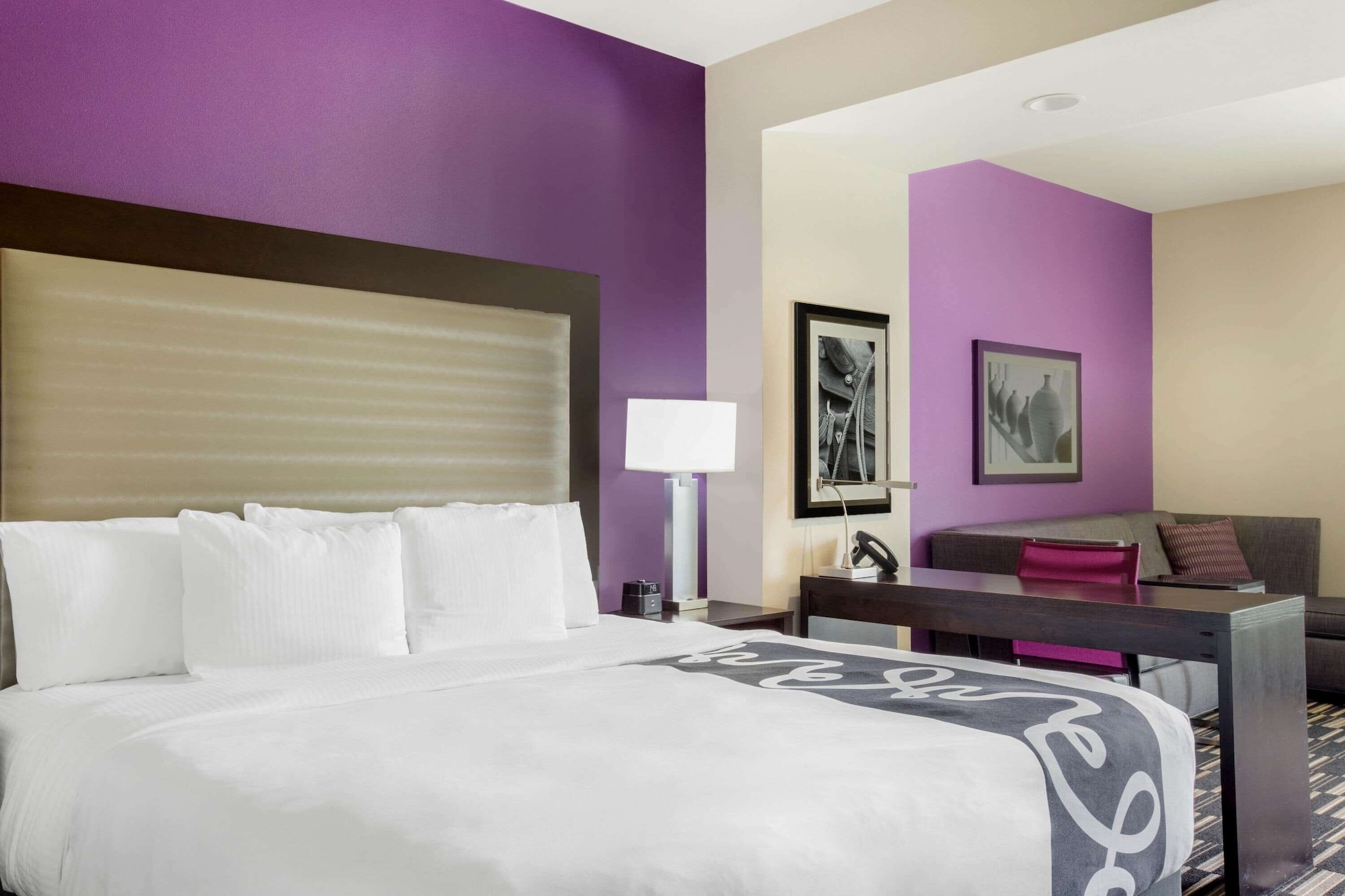 SUITE, KING BED
