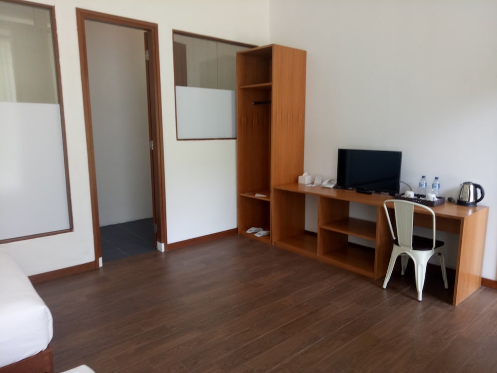 Townhouse Oak Hotel Pondokan Tjiburial 17/18