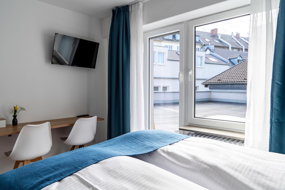 Hotel 83 4/19