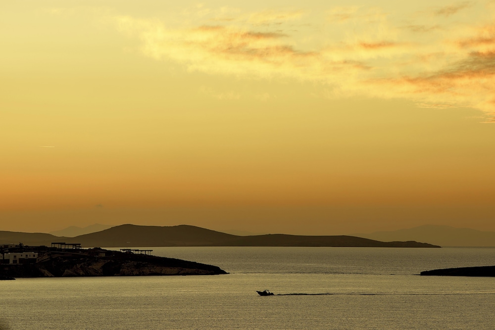 Mykonos Adonis Hotel 73/76