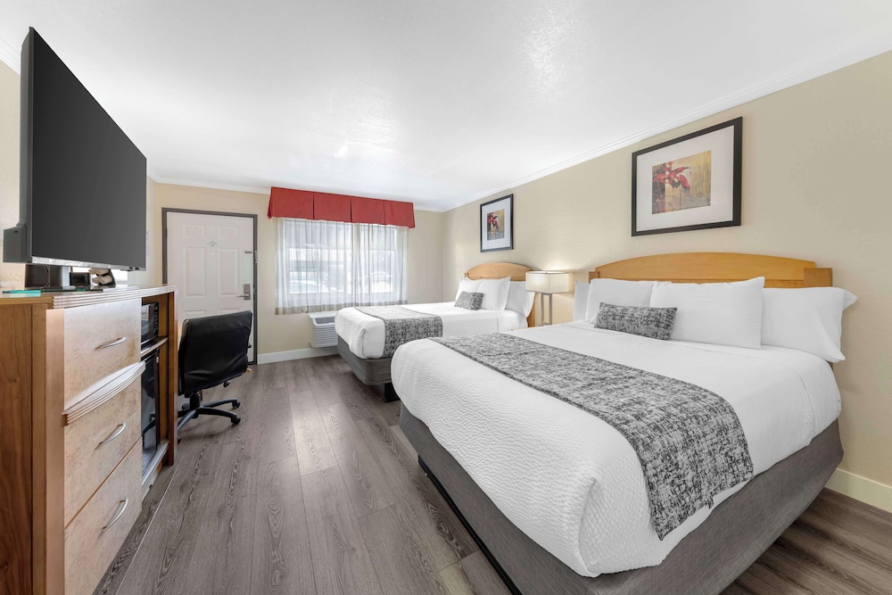 STANDARD, 2 QUEEN BEDS