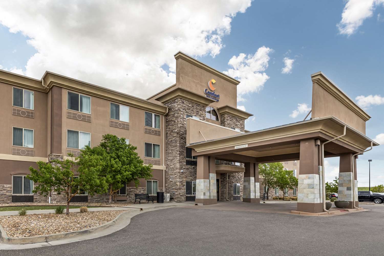 Comfort Inn and Suites Brighton Denver NE Medical Center 33/34