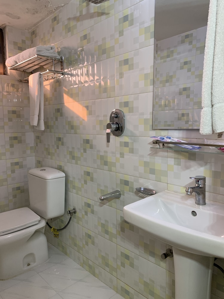 Hotel Grand Circle Inn 58/60