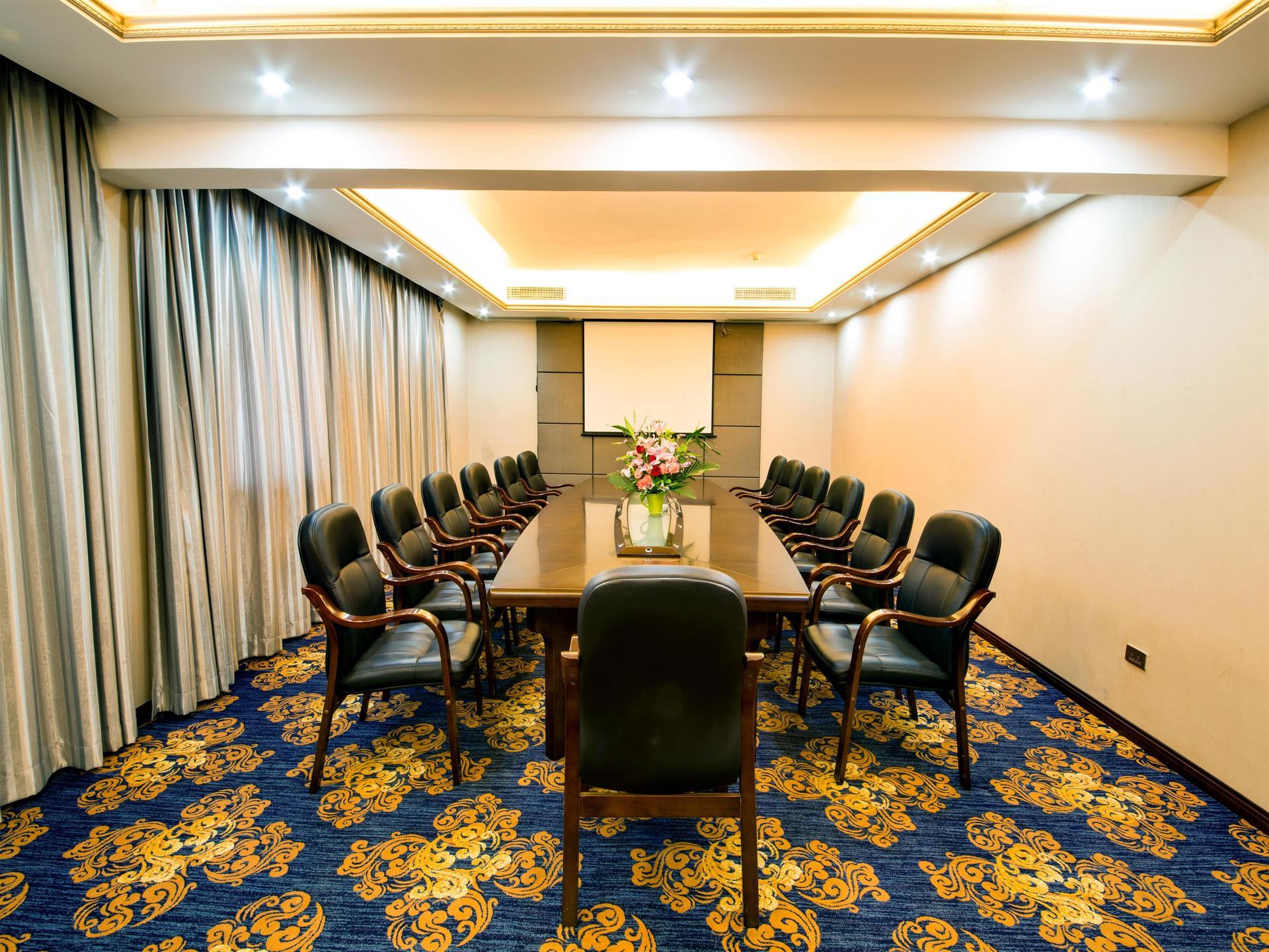 Vienna Hotel (Guilin Qixing Wanda Plaza) 40/48