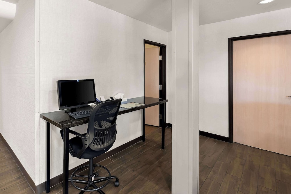 Comfort Inn & Suites Near Kino Sports Complex 50/58