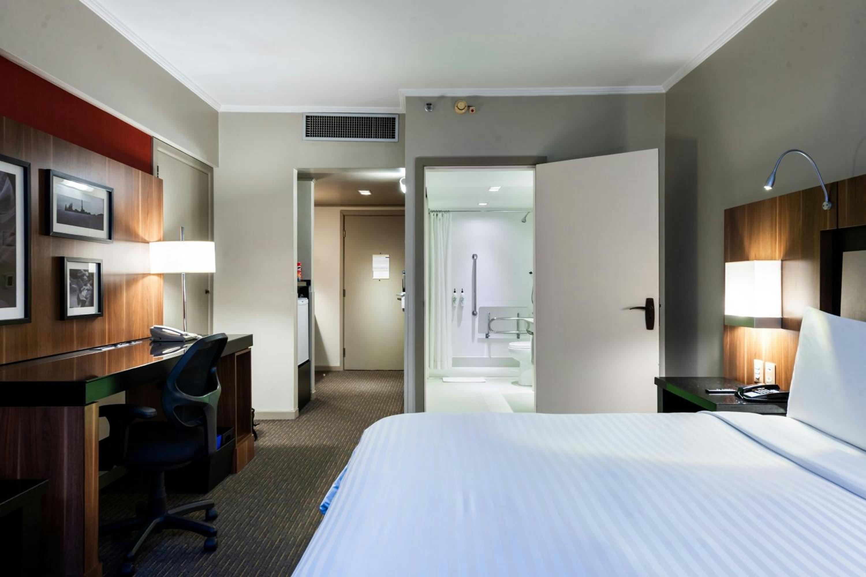 غرفة ديلوكس بسرير كينج، Sao Paulo Airport Marriott Hotel 6/10
