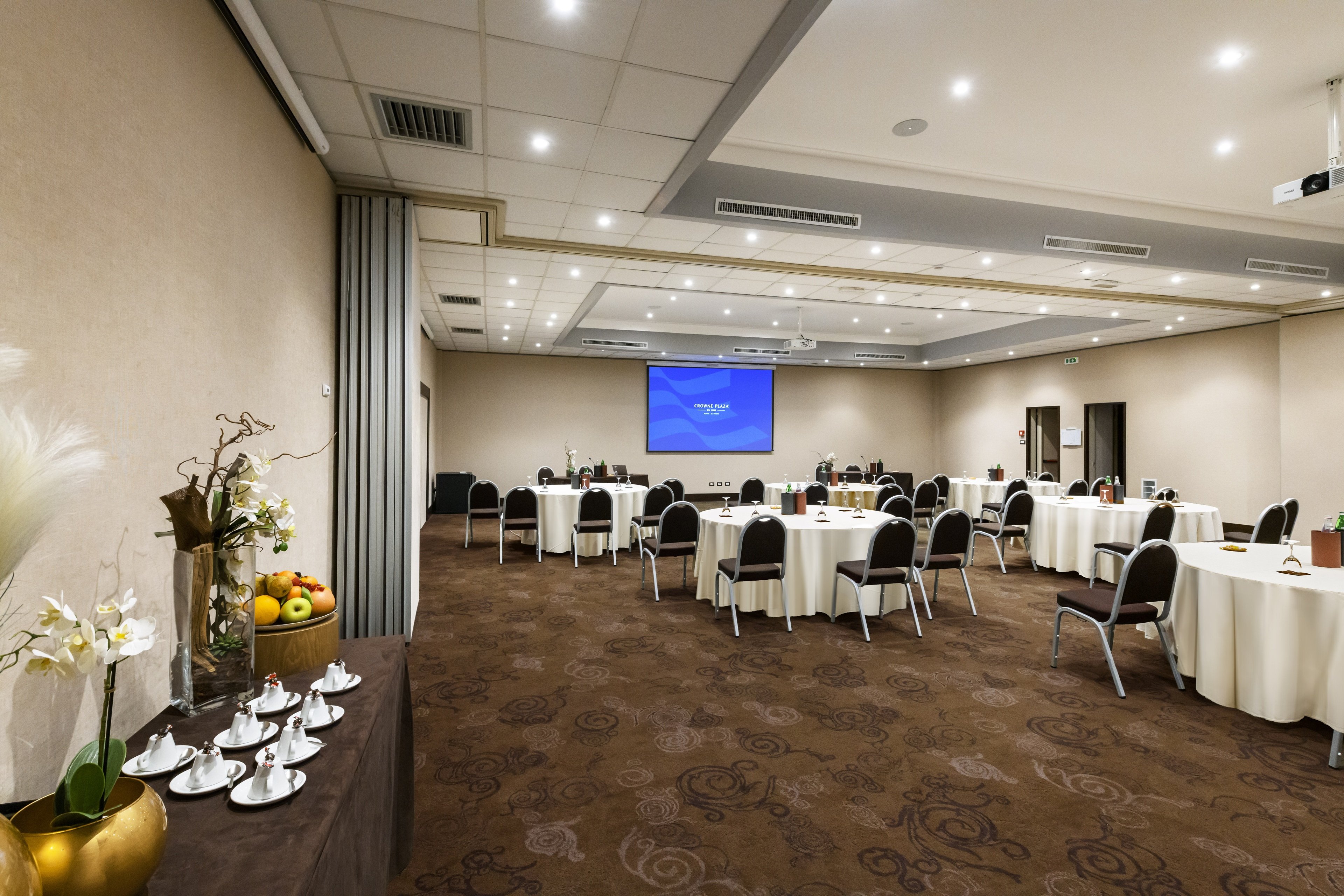 Crowne Plaza St Peter S 67/77