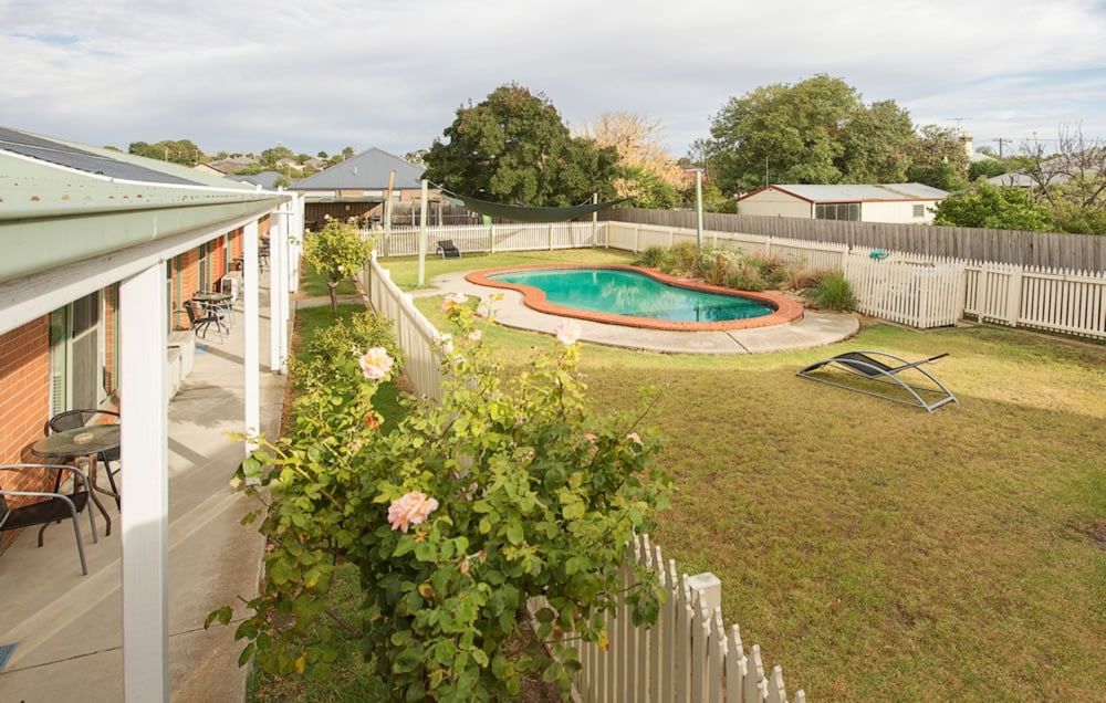 ROSE GARDEN MOTEL 5/55