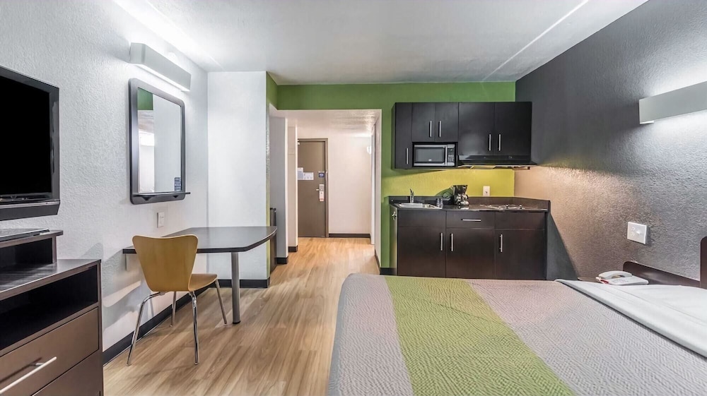 Studio6 Indianapolis, IN 29/61