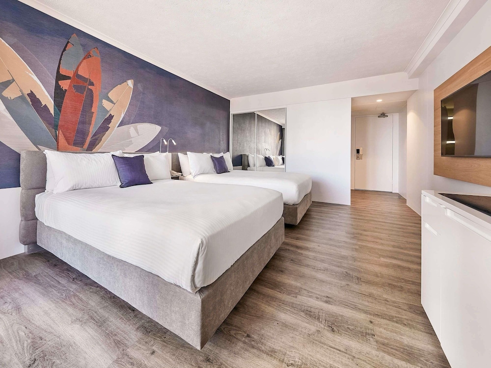 DELUXE, 2 DOUBLE BEDS
