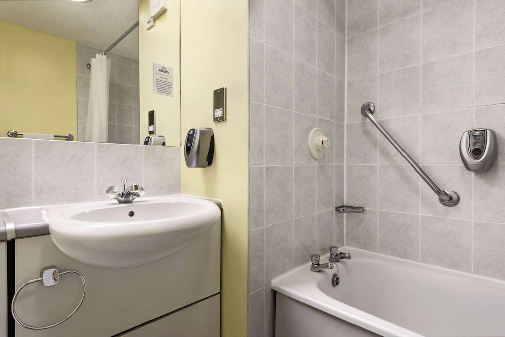 غرفة بسريرين مزدوجين، Days Inn by Wyndham Watford Gap 5/5