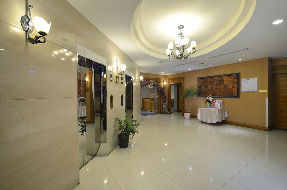 Hotel Regalees 5/43