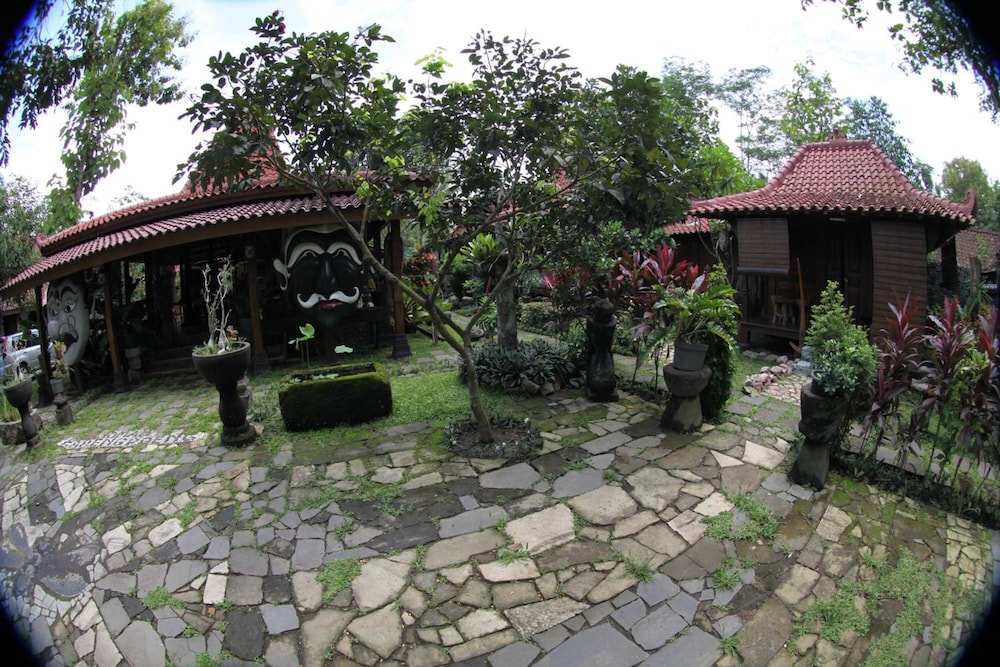 Omah Garengpoeng 51/56