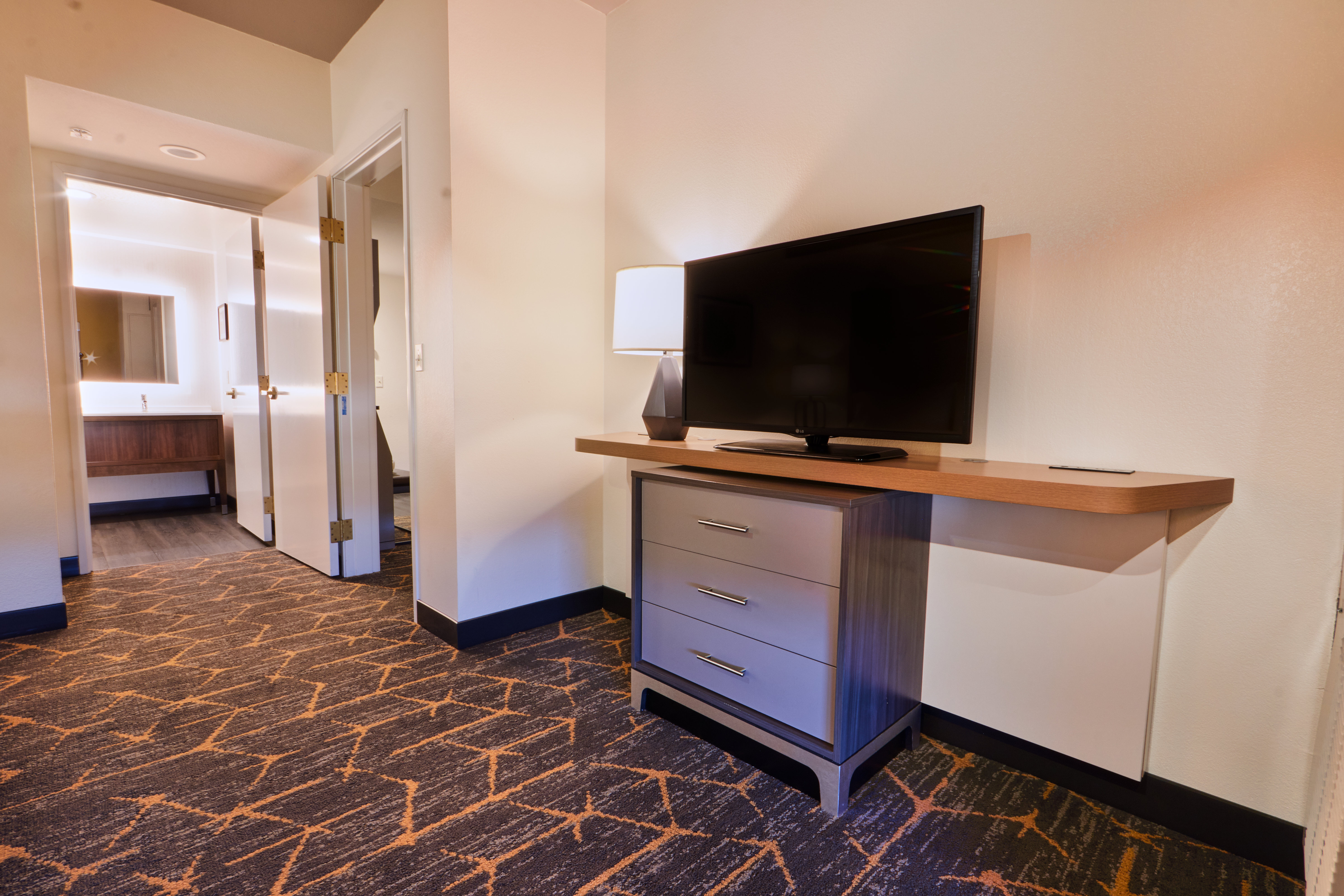 Holiday Inn Hotel Suites Oakland Airport 11/77