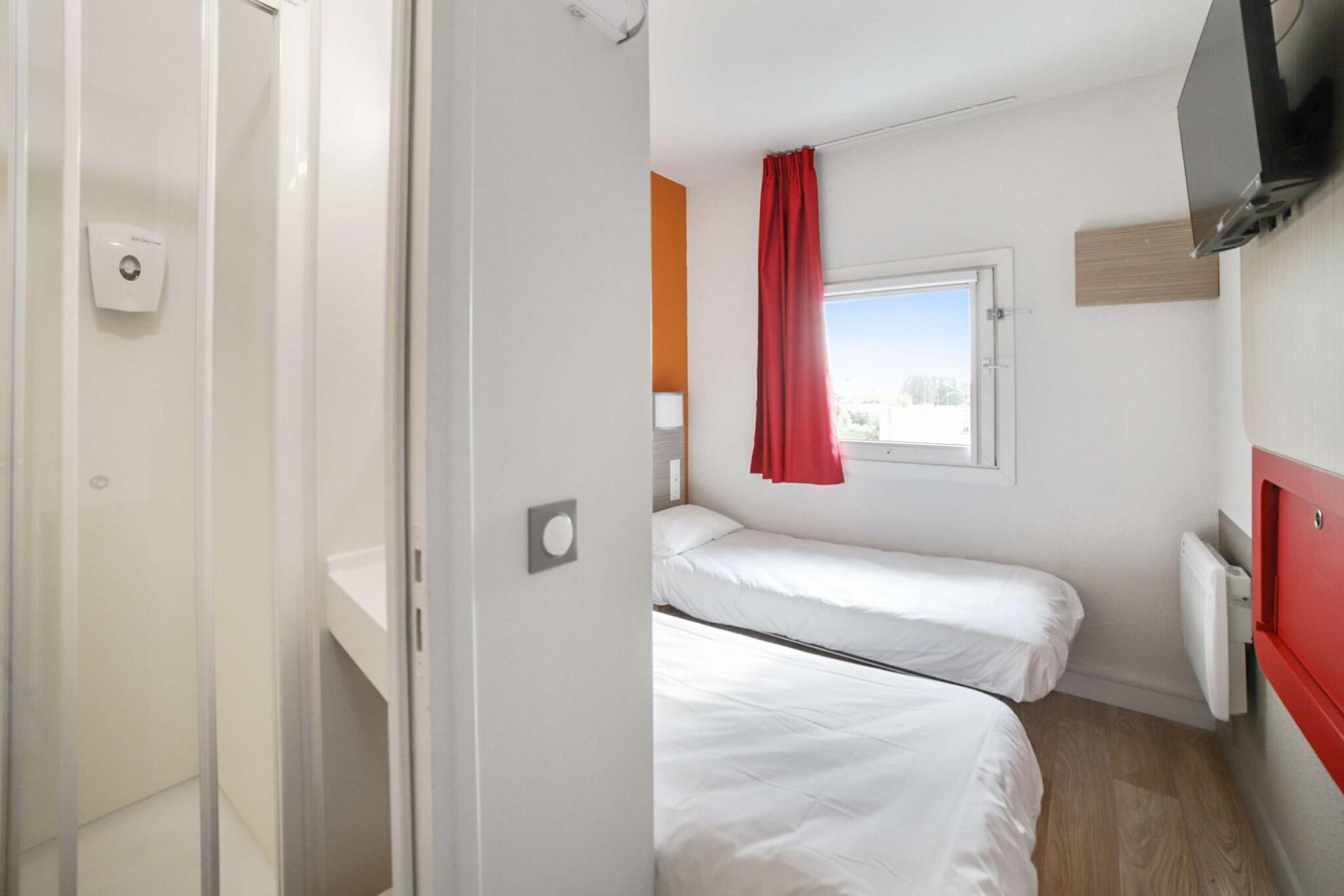 Hotelf1 Plaisir 17/80