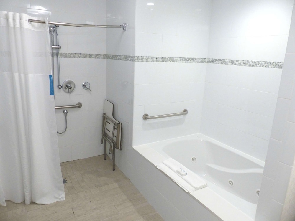 Hampton Inn Paramus Nj 18/46
