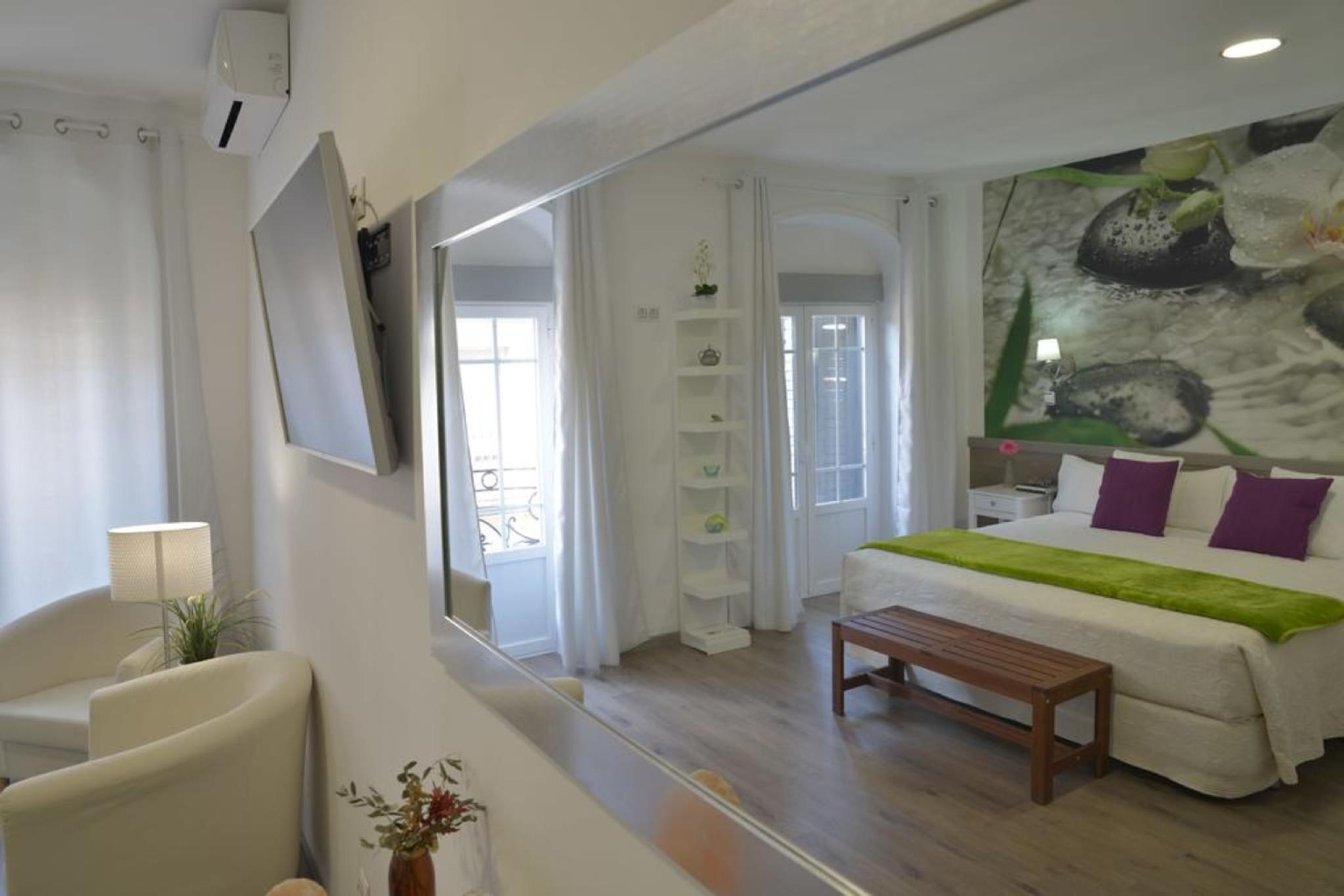 SUITE, CITY VIEW