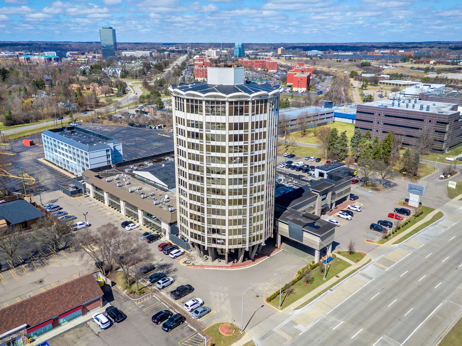 Radisson Hotel Southfield-Detroit 4/53