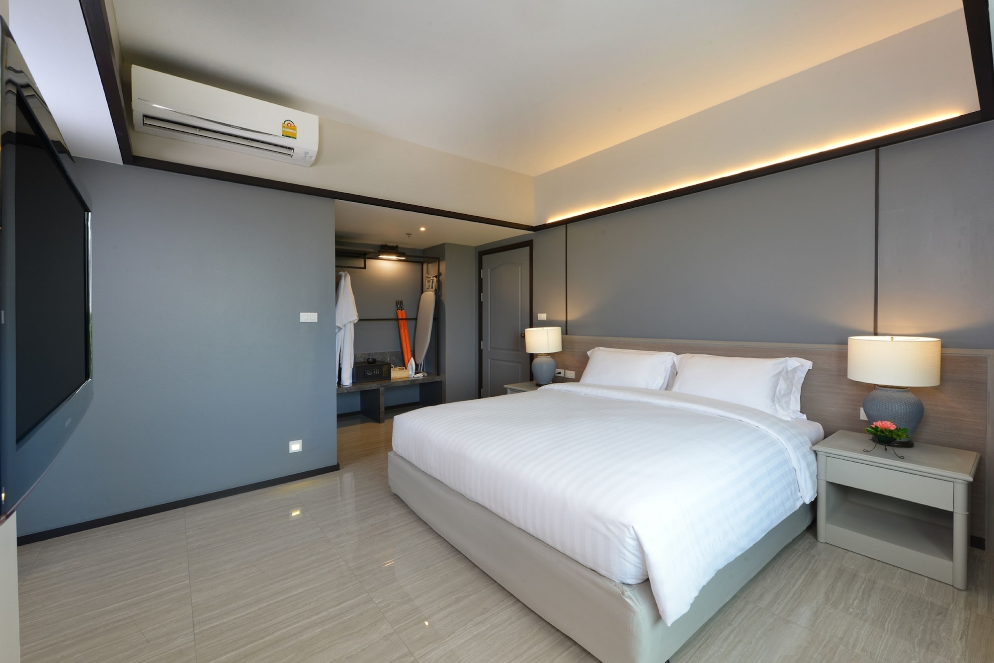 2 Bedrooms, Suite, Single, Single Bed