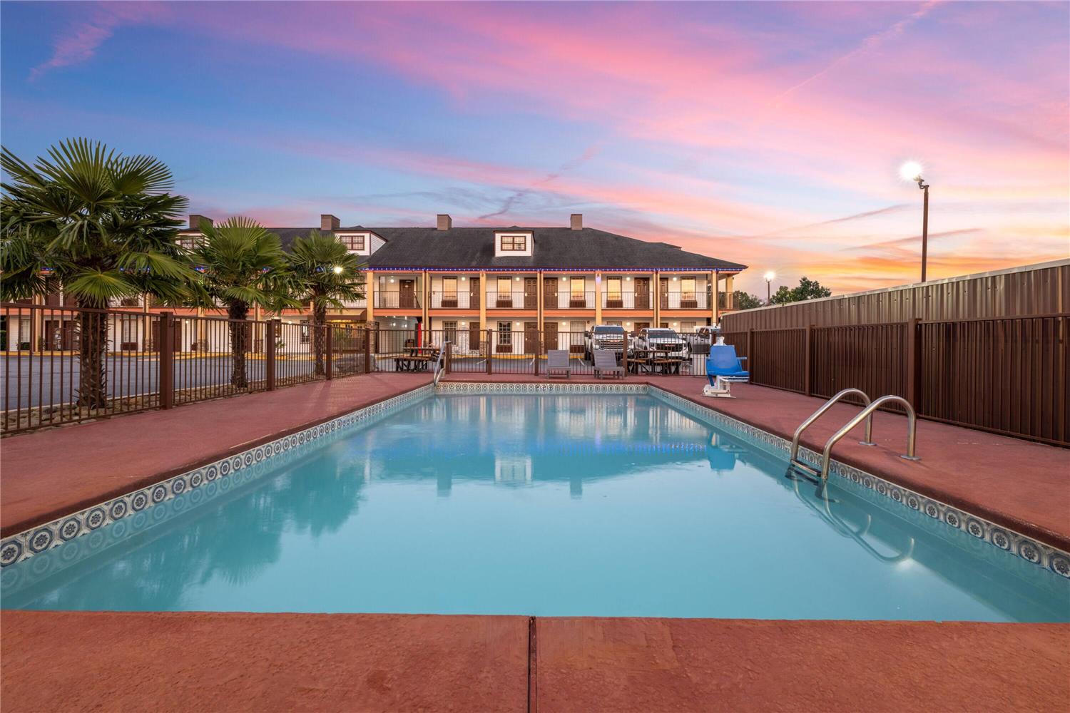 Baymont by Wyndham Commerce GA Near Tanger Outlets Mall 8/17