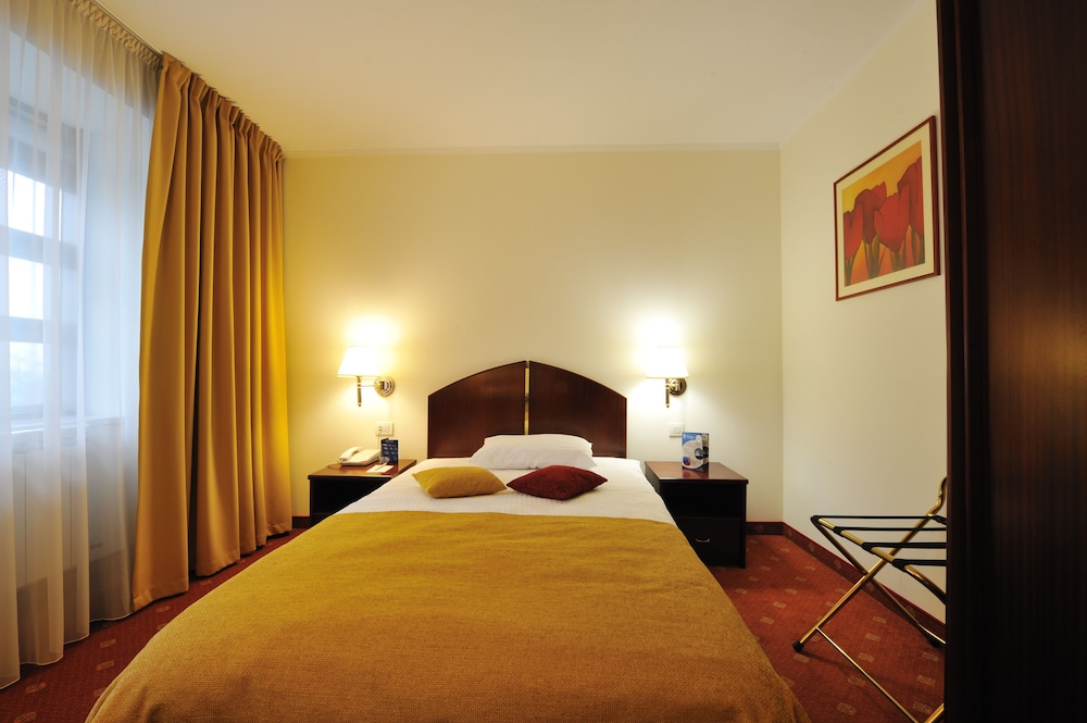 Minerva Hotel 7/44