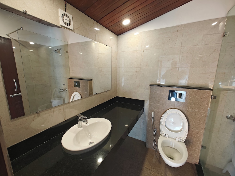 HOTEL HIMALAYAN CLUB 47/48
