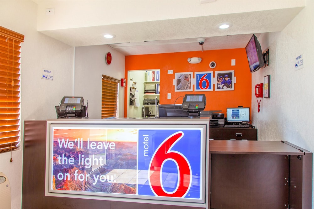 Motel6 Phoenix, AZ - Airport - 24th Street 11/39