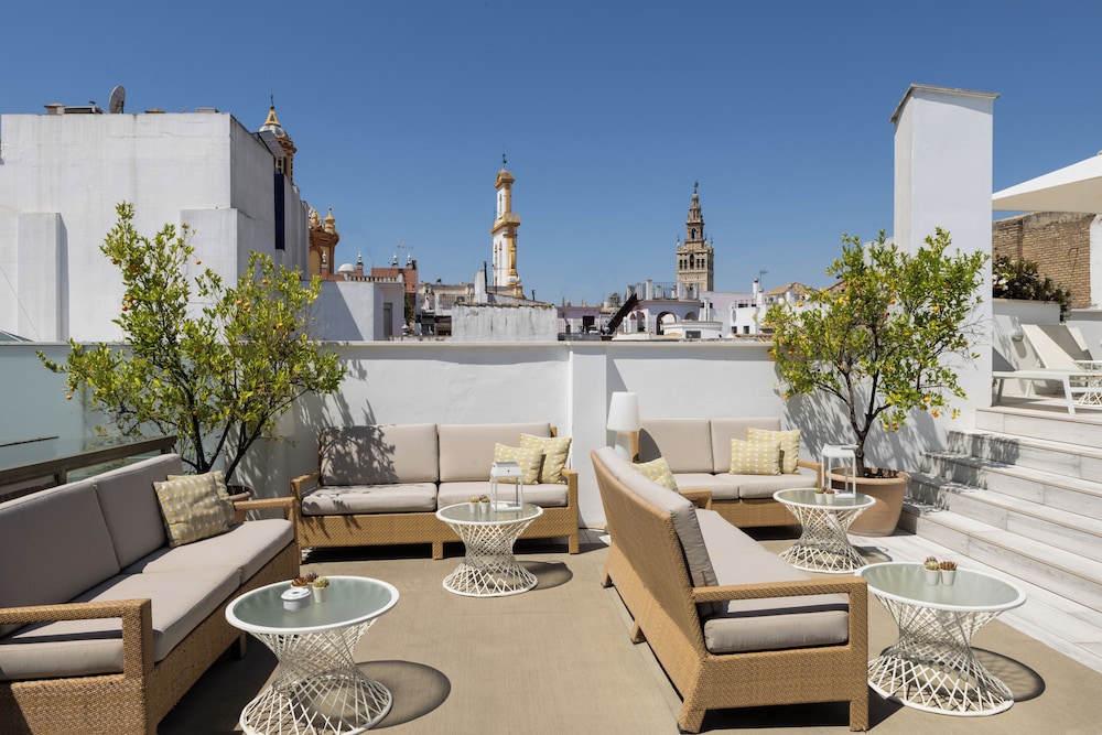 Amadeus Hotel Sevilla 76/87