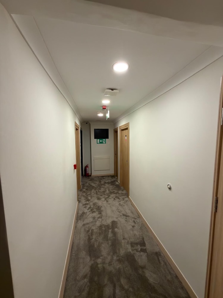 Simal Hotel 8/50