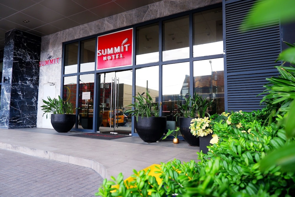 Summit Hotel Greenhills 57/61