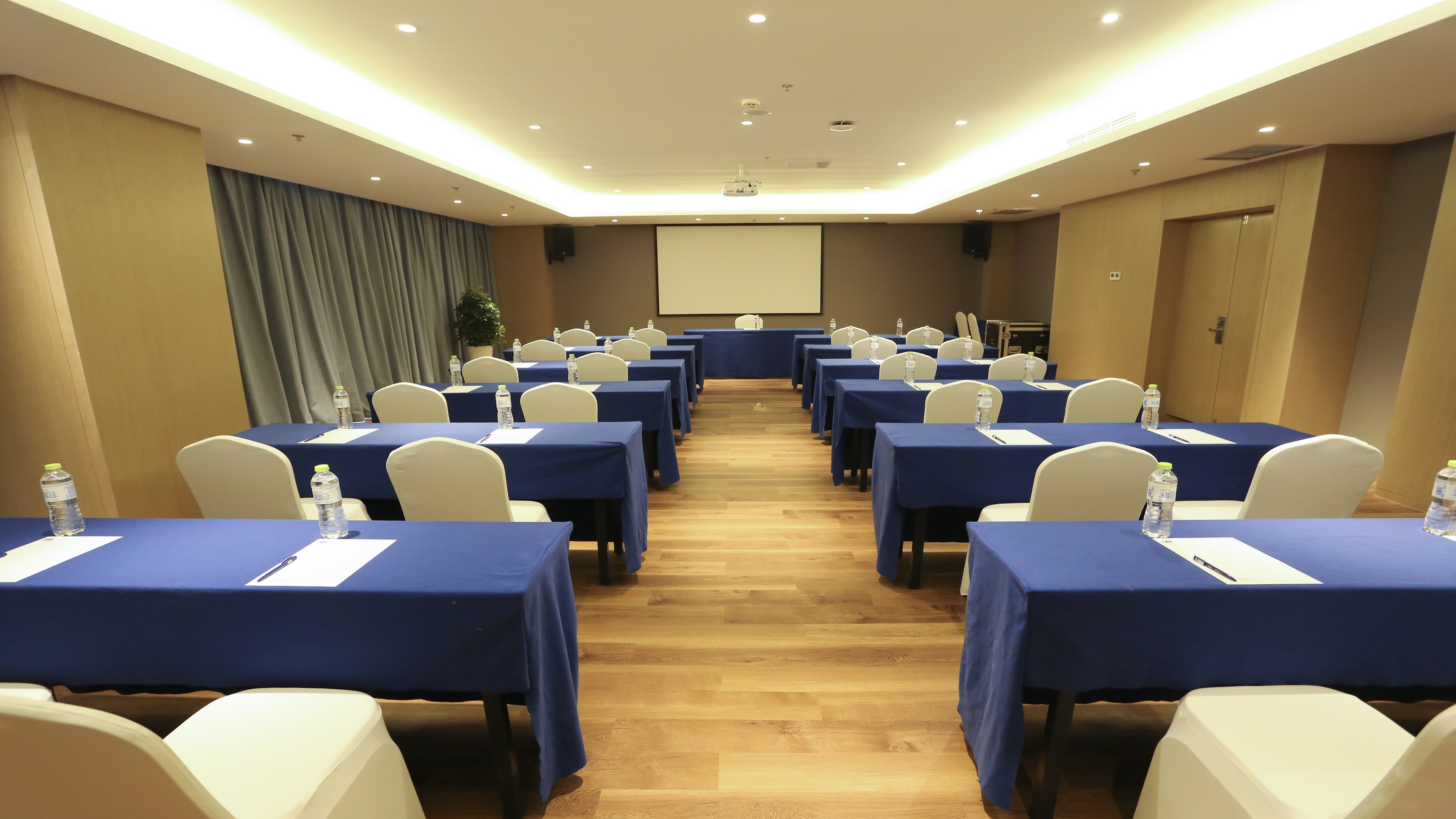 Holiday Inn Express LINYI RIVERSIDE 39/43