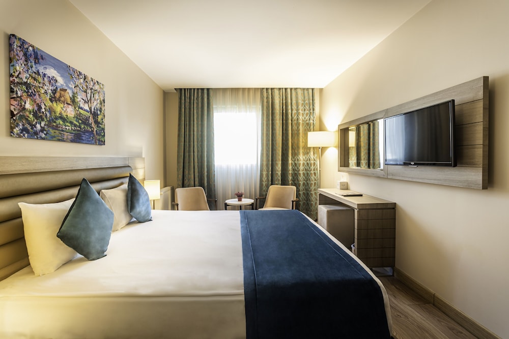 Rox Hotel 4/52