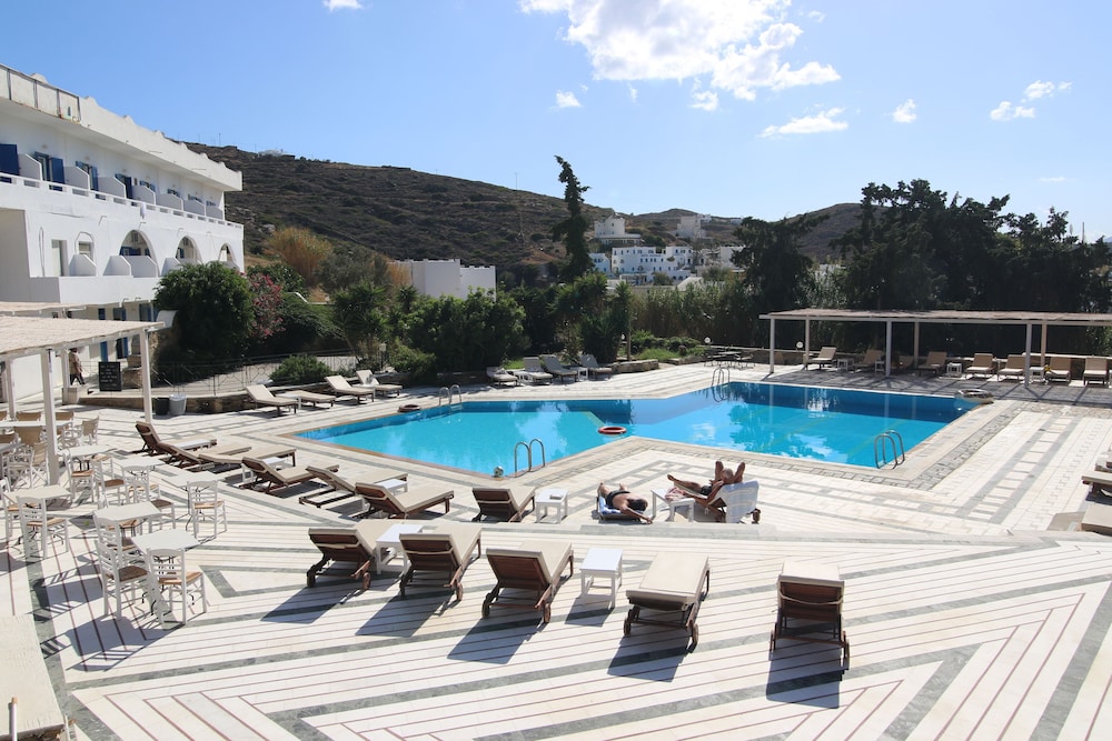 Armadoros Hotel / Ios Backpackers 18/47