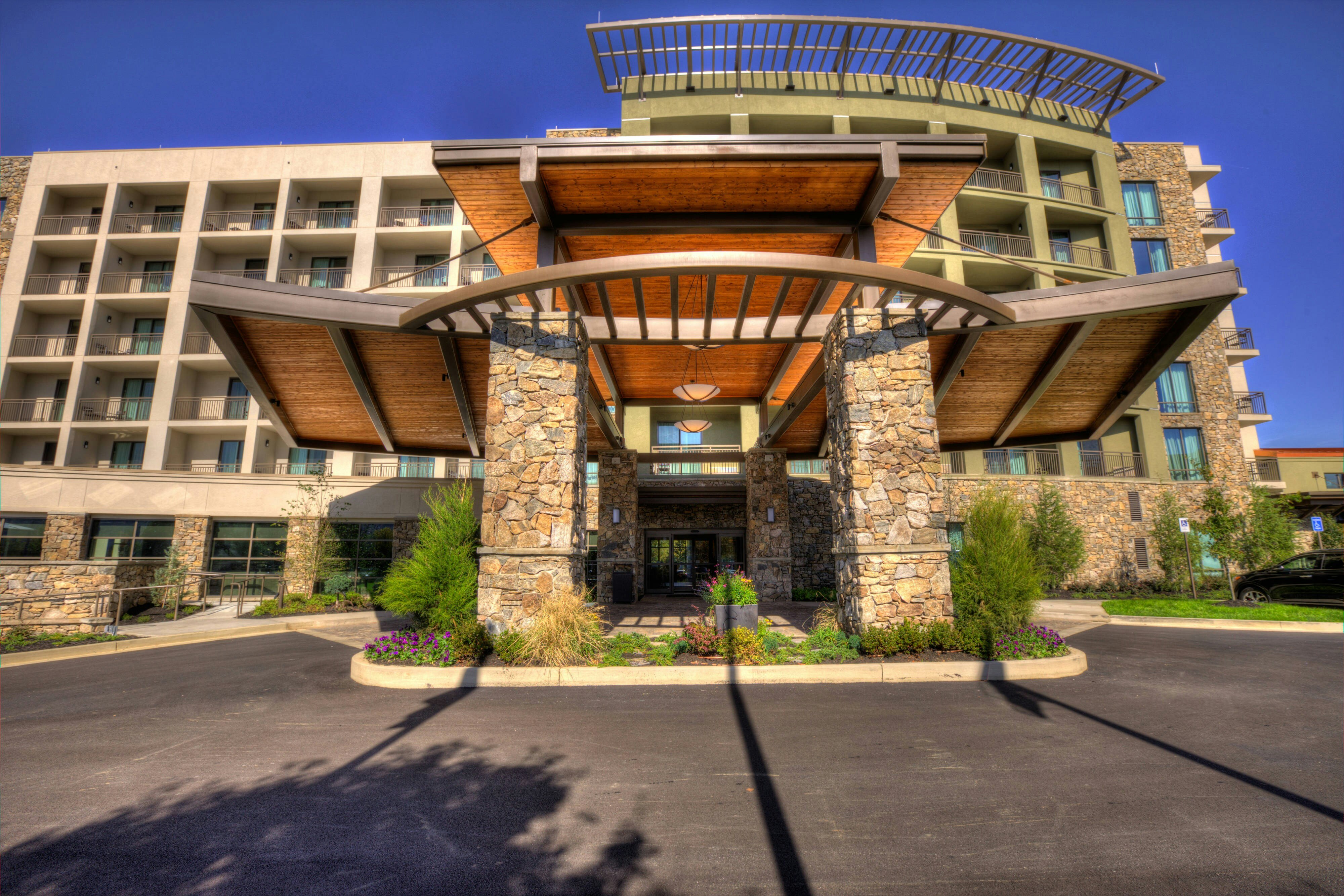 Courtyard Pigeon Forge 76/82