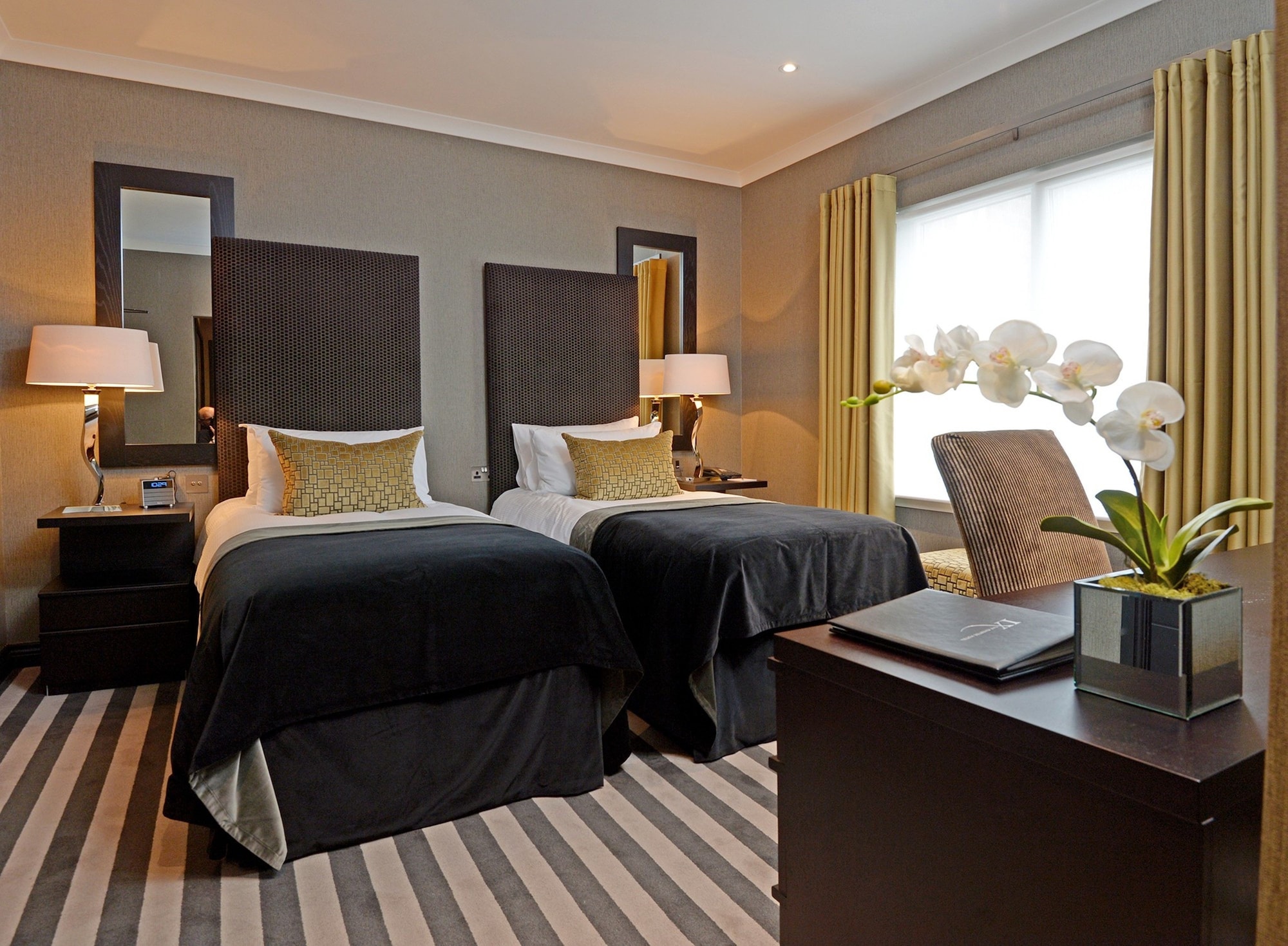 GRAND, TWIN BEDS