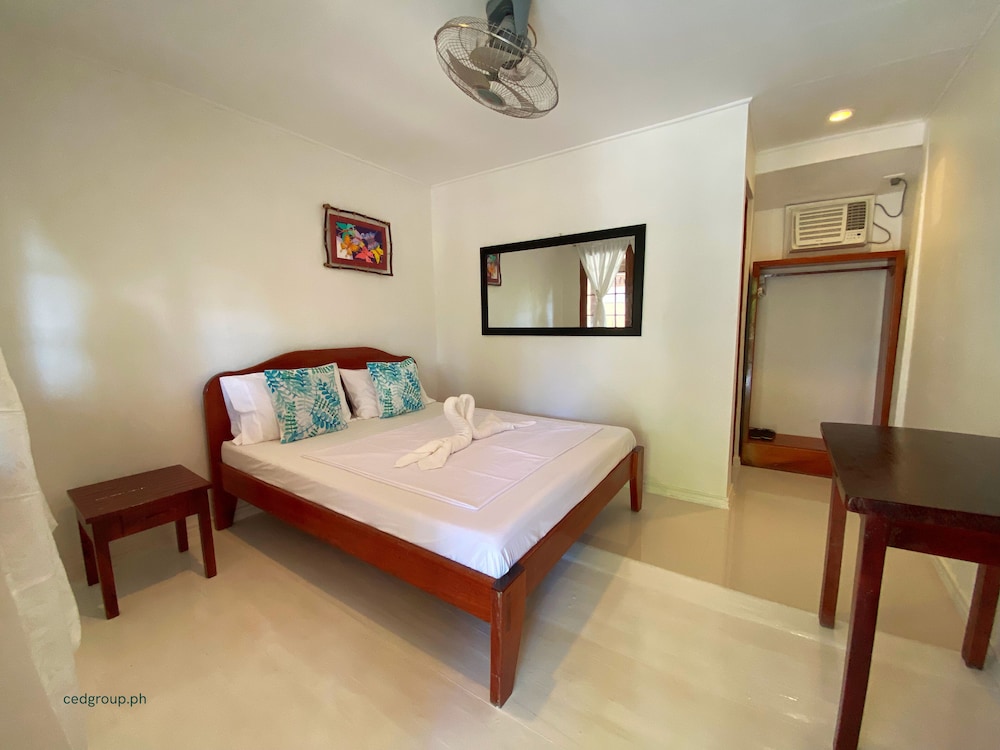 SUPERIOR, QUEEN BED