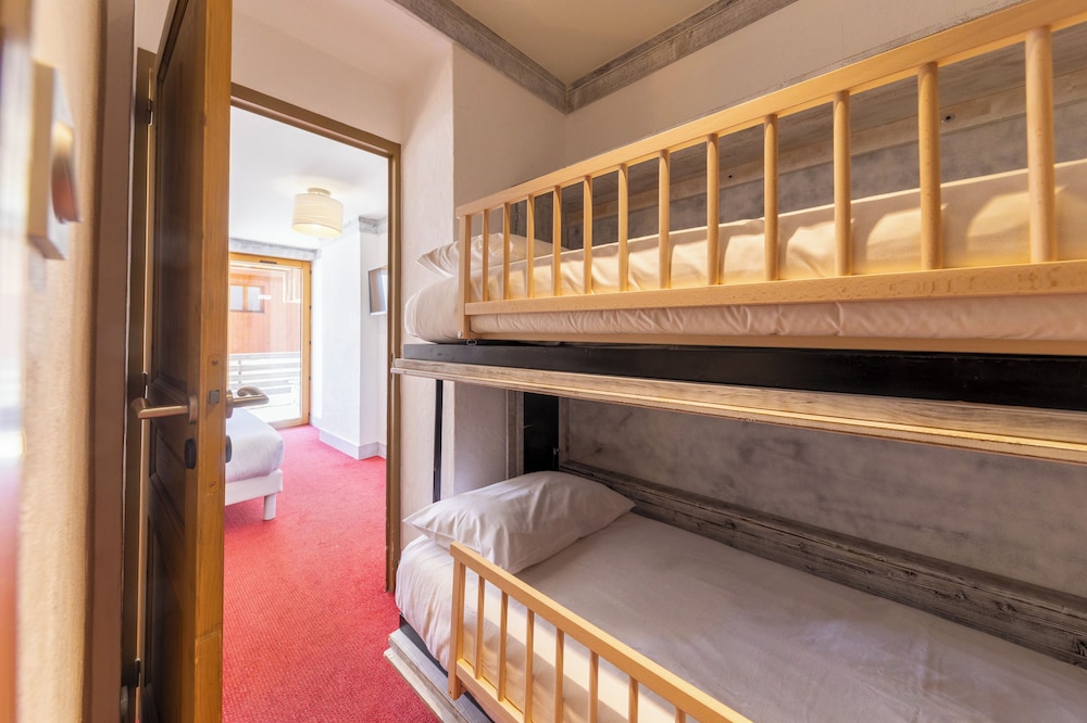 Aiguille Percee Hotel Restaurant 34/74