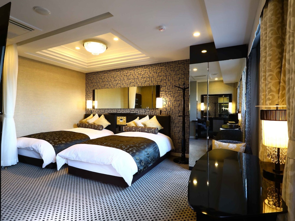 DELUXE, TWIN BEDS, CITY VIEW